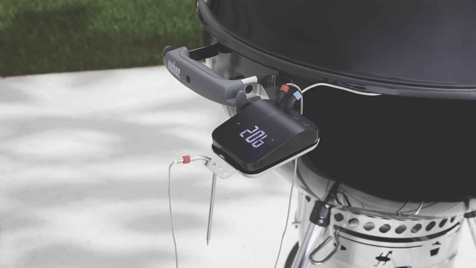 Weber Connect Smart Grilling Hub op een BBQ-setup
